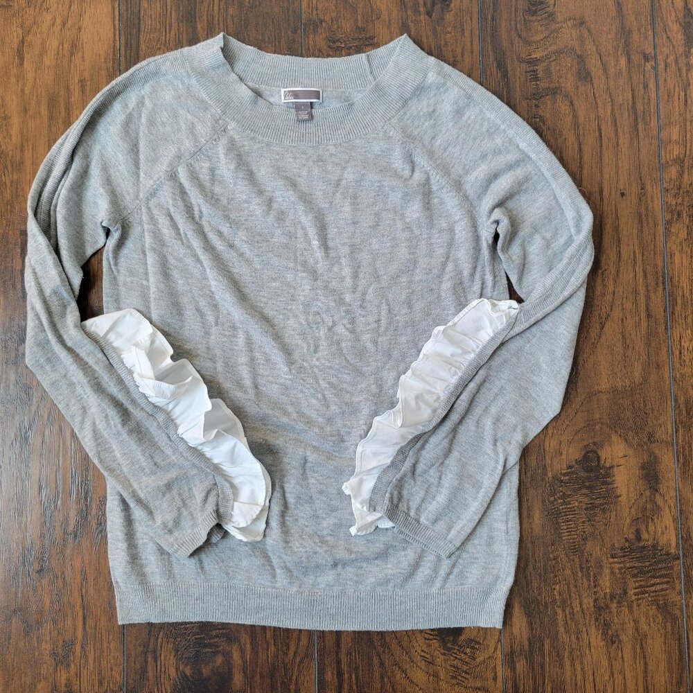 Chelsea28 Gray Sweater White Ruffle Sleeves size small